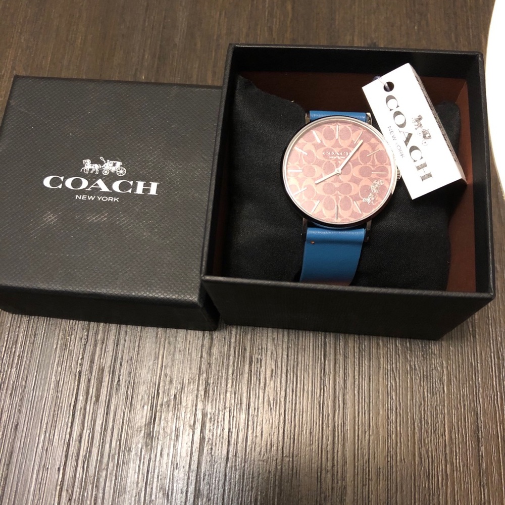 Coach watch . Never worn‼️